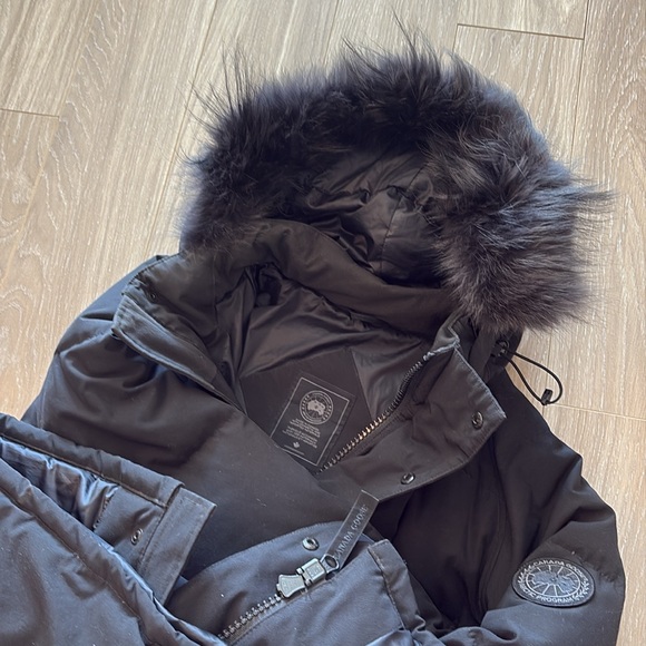 Men’s Canada goose Black Hooded Puffer Jacket with Fur Trim - Picture 5 of 5